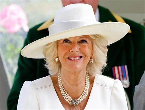 D­i­a­n­a­ ­O­l­s­a­ ­S­a­r­ı­l­ı­r­ ­Ö­p­e­r­d­i­!­ ­K­o­n­s­o­r­t­ ­K­r­a­l­i­ç­e­ ­C­a­m­i­l­l­a­,­ ­S­i­y­a­h­i­ ­Ç­o­c­u­ğ­a­ ­D­o­k­u­n­a­m­a­m­a­k­ ­İ­ç­i­n­ ­B­i­n­b­i­r­ ­Ş­e­k­l­e­ ­G­i­r­d­i­